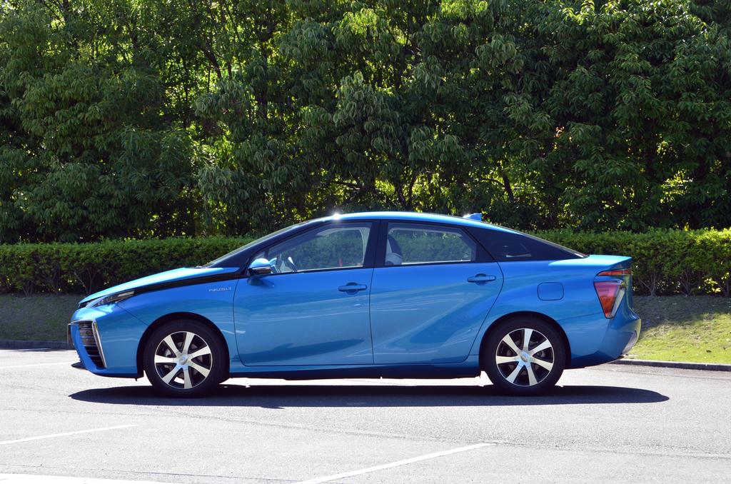 Toyota MIRAI model JPD10 | Archives | Toyota Automobile Museum