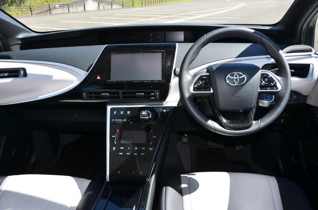 Toyota MIRAI model JPD10 | Archives | Toyota Automobile Museum
