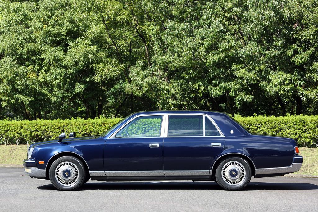 Toyota Century model GZG50 | Archives | Toyota Automobile Museum