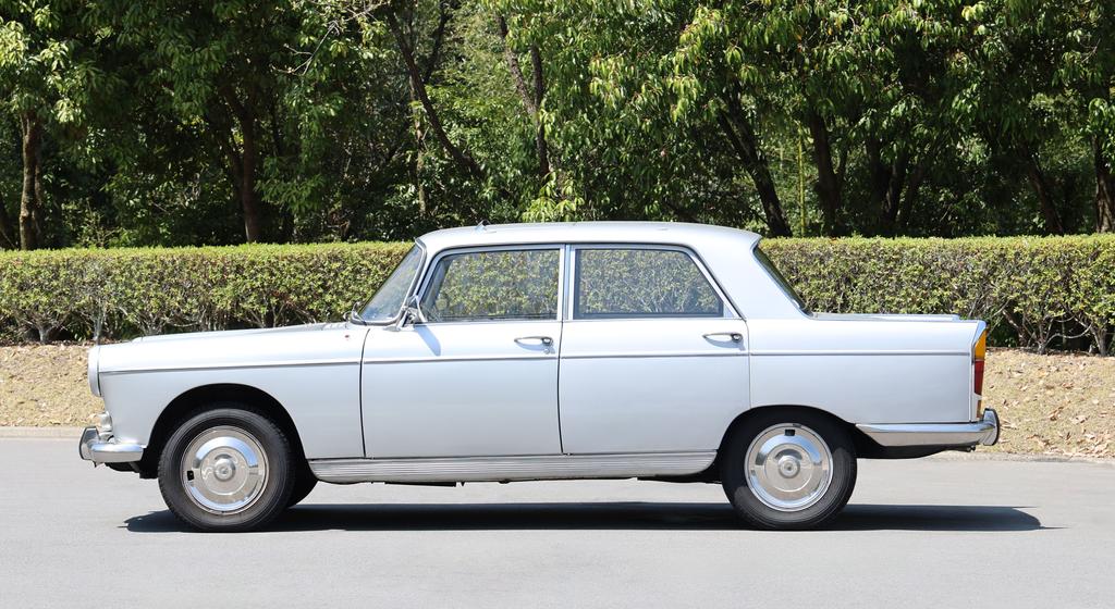 プジョー 404 ベルリーヌ | 車両データベース | アーカイブズ | トヨタ