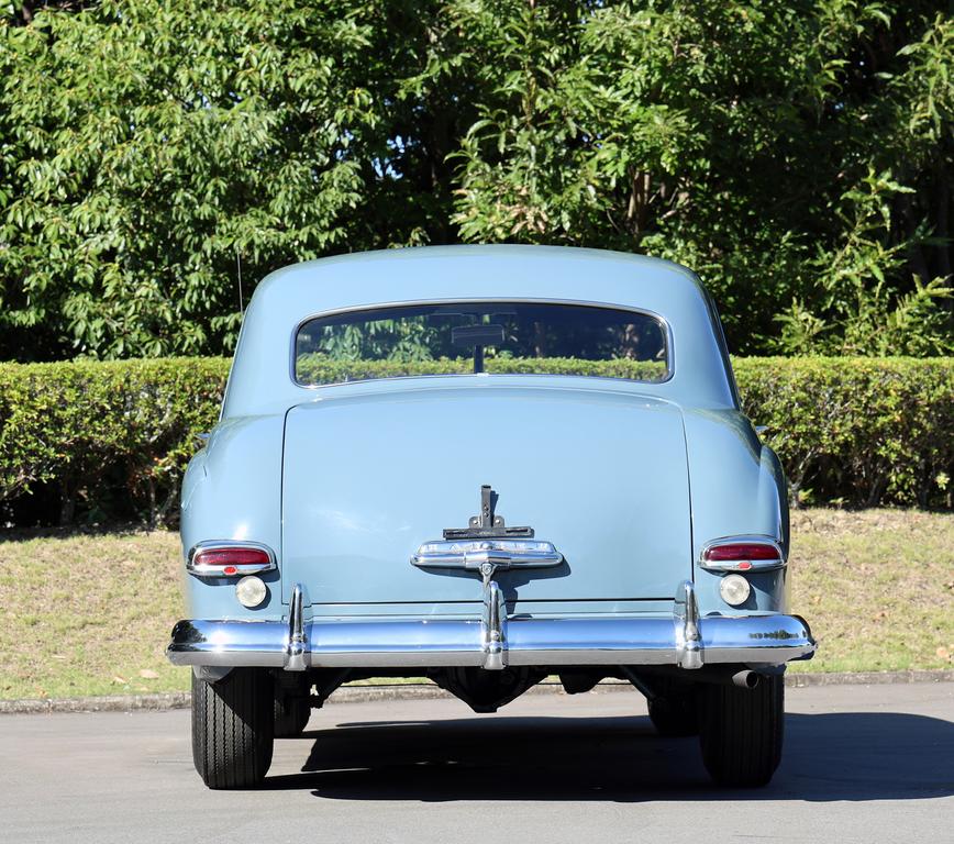 カイザー デラックス セダン | 車両データベース | アーカイブズ