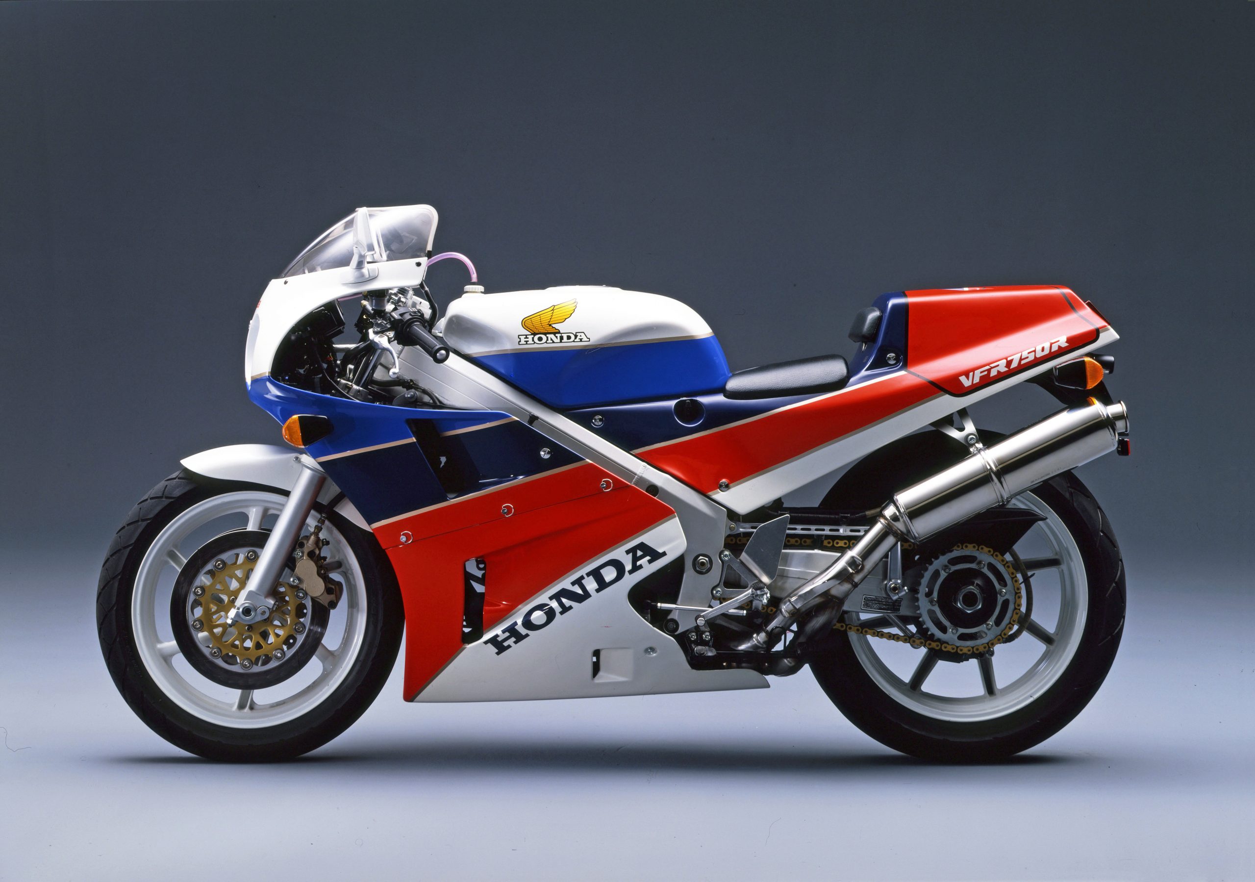 ホンダ VFR750R(RC30)(1987年)*展示車両とは色が異なります【画像提供:本田技研工業(株)】