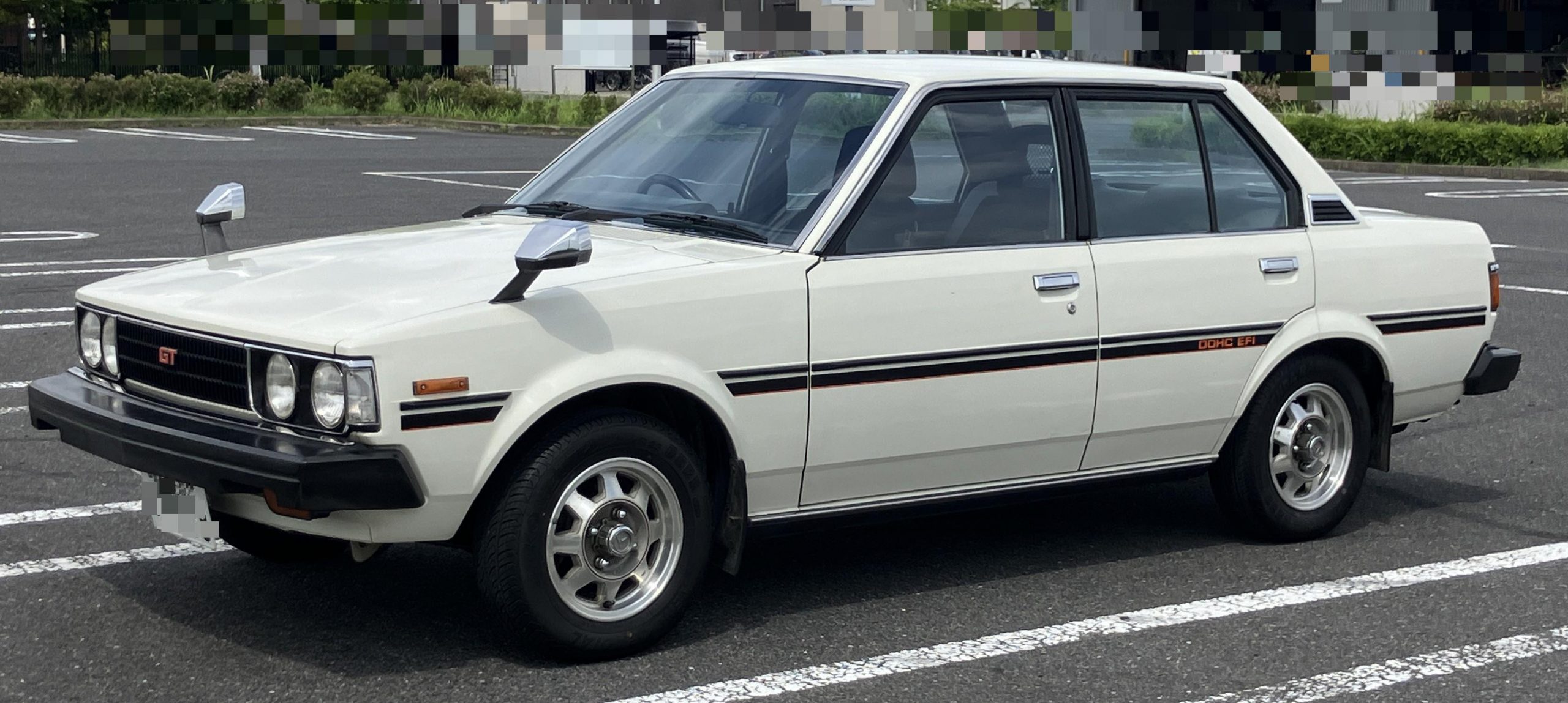 トヨタ カローラ TE71 型 4 ドアセダン(1979 年) <個人所蔵>