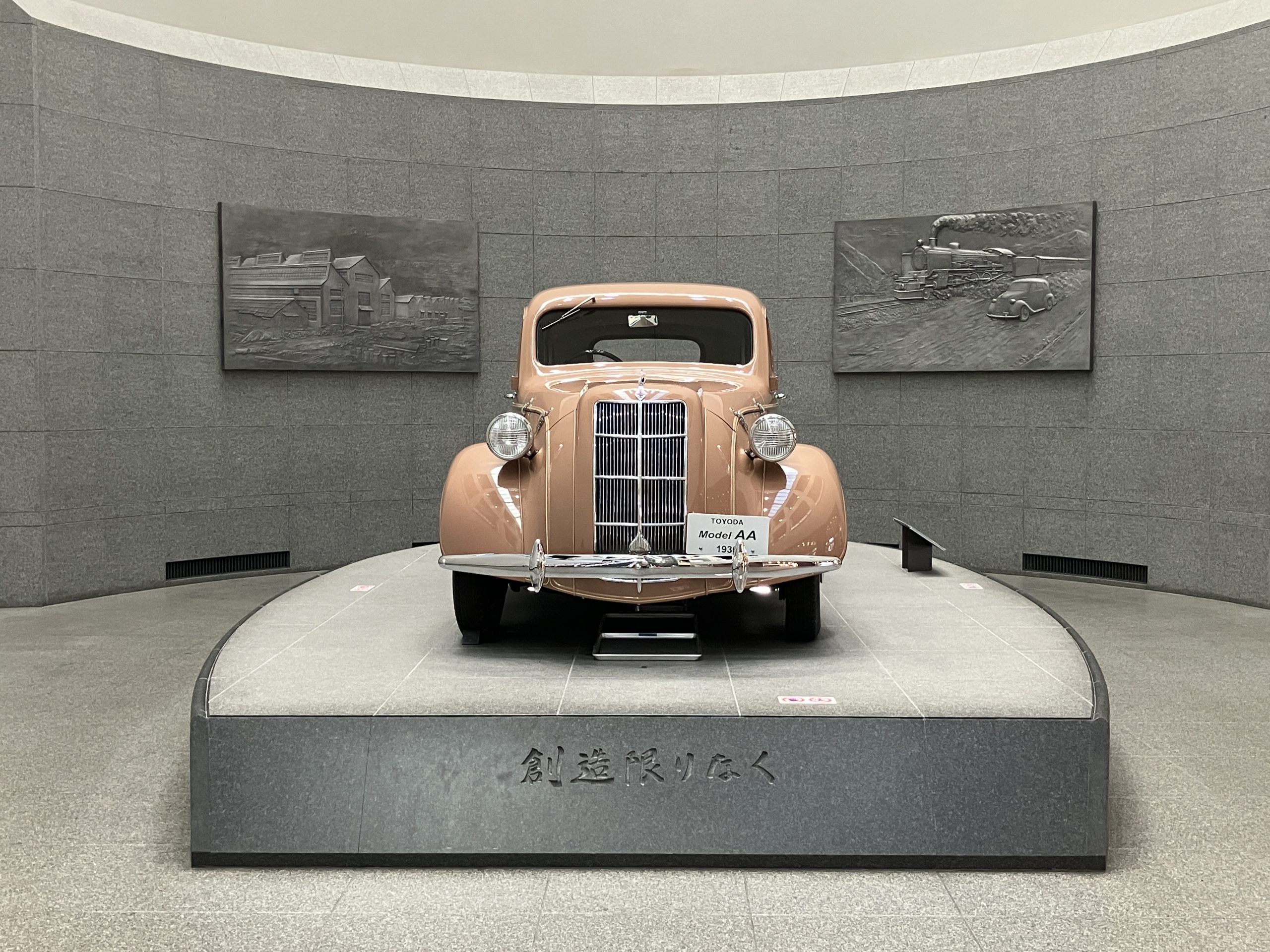 トヨダ AA型乗用車 [レプリカ]（1936年）灰桜色