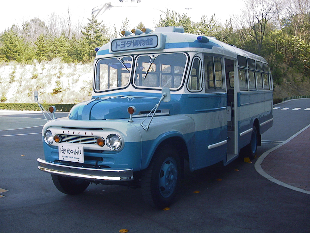 Toyota Bonnet Bus (1963) ⋆Vehicle running on November 16