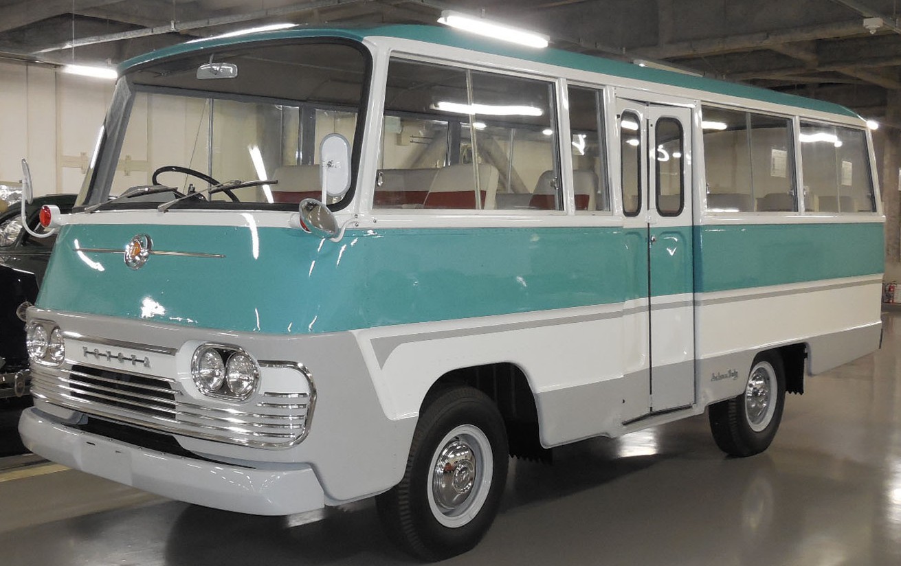 Toyota Light-Bus (1963) ⋆Vehicle running on November 16